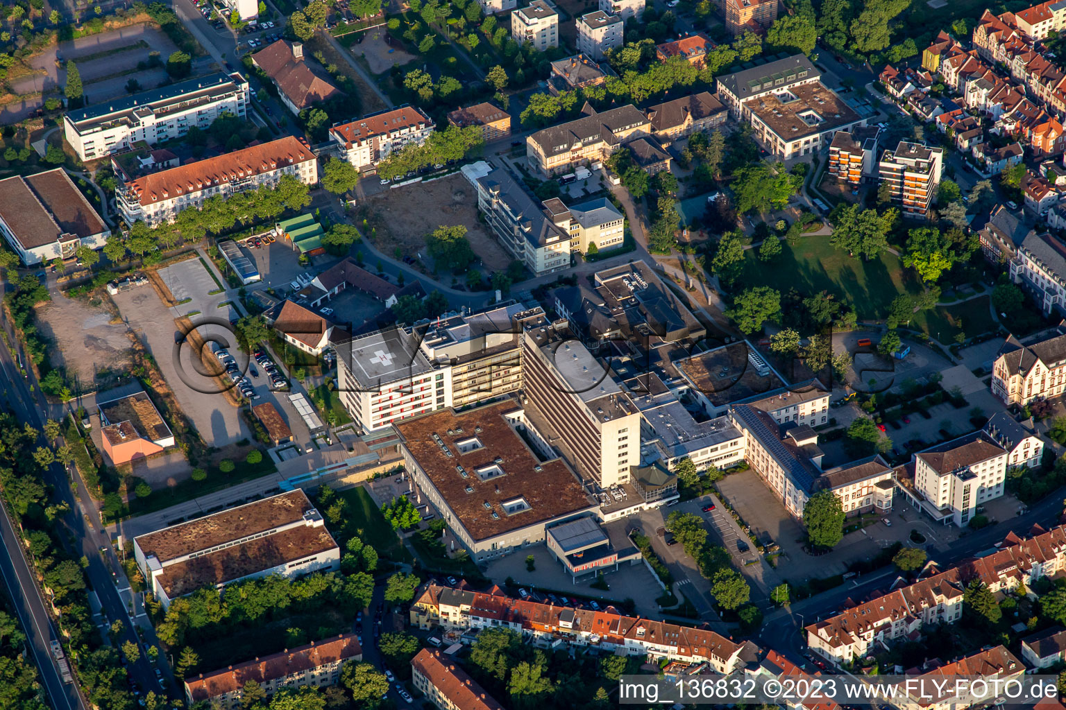 Vue aérienne de Hôpital de la Fondation Diakonissen Speyer dans le parc Diakonissen à Speyer dans le département Rhénanie-Palatinat, Allemagne