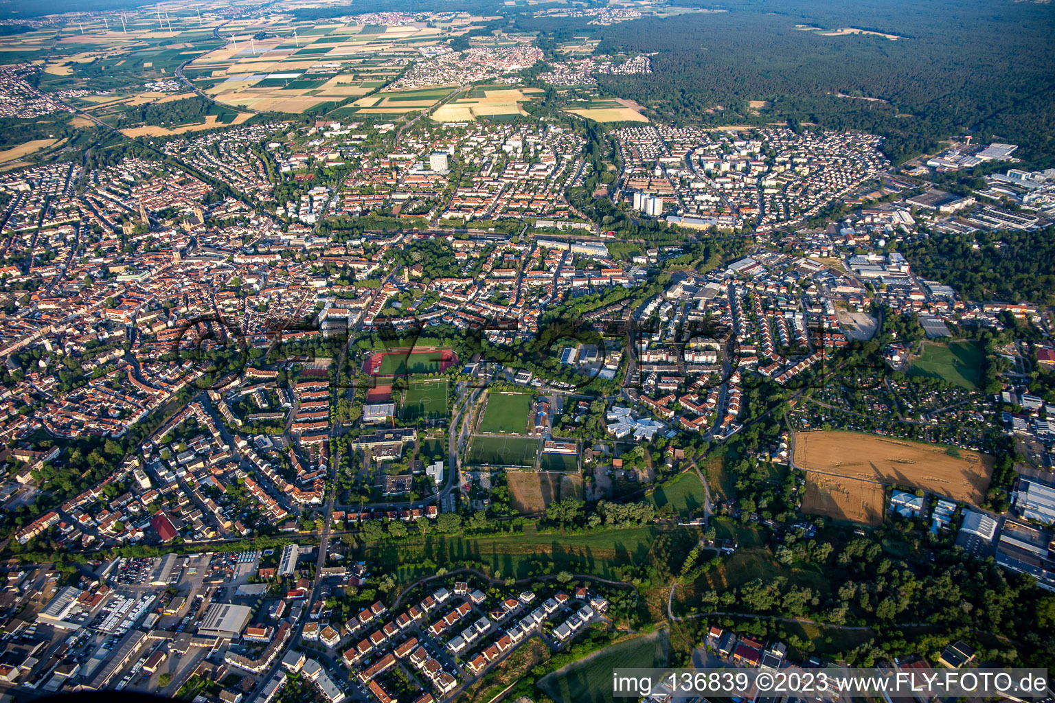Vue aérienne de De l'est à Speyer dans le département Rhénanie-Palatinat, Allemagne