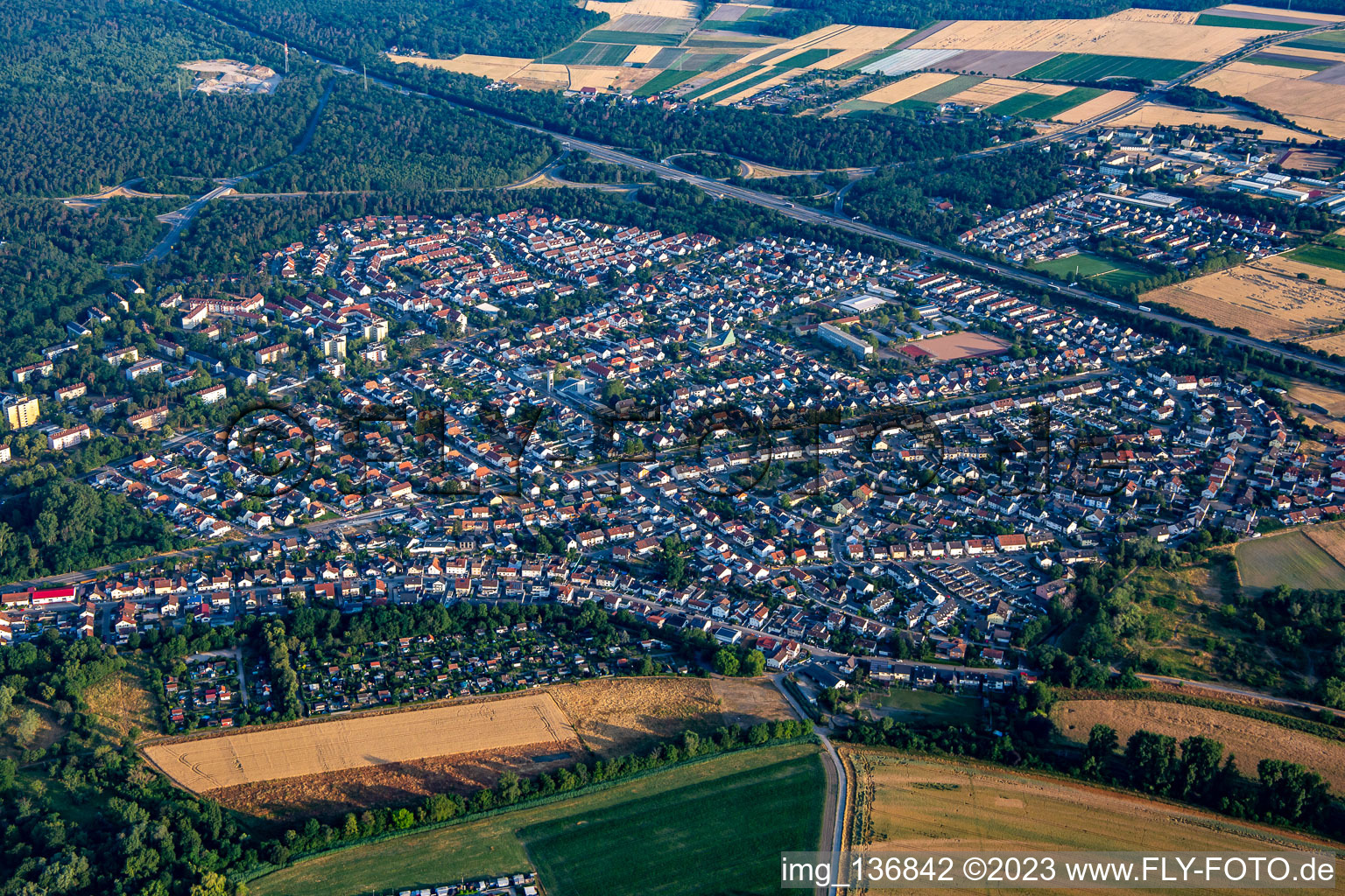 Vue aérienne de Nord sur l'A61 à Speyer dans le département Rhénanie-Palatinat, Allemagne
