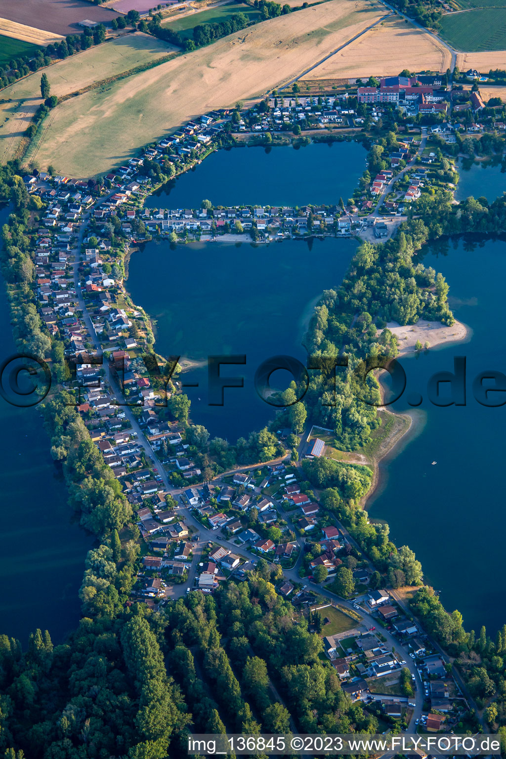 Vue aérienne de Lac Sonnensee à Binsfeld à Speyer dans le département Rhénanie-Palatinat, Allemagne