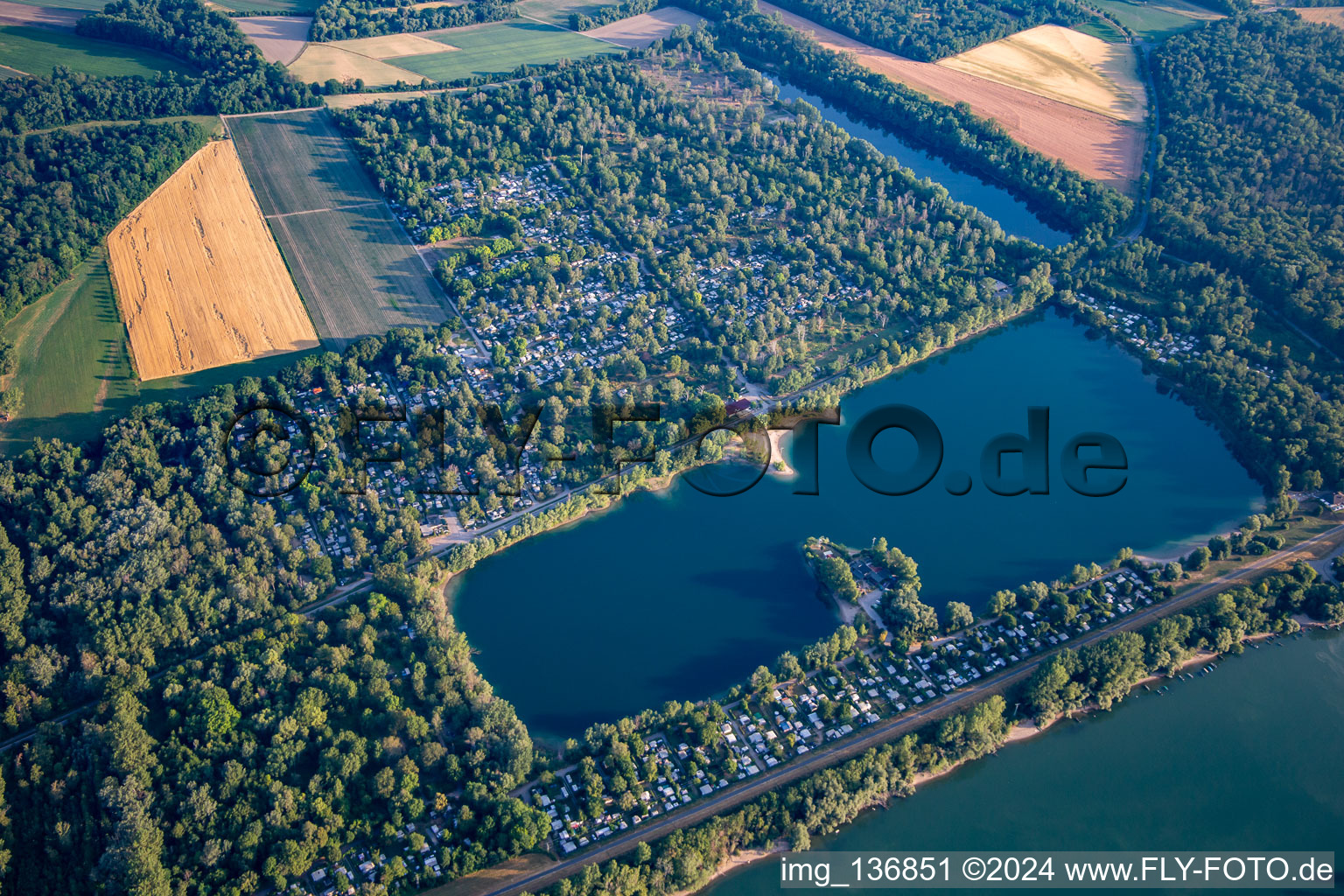 Vue aérienne de Camping Waldsee « Sur l'Au » à Waldsee dans le département Rhénanie-Palatinat, Allemagne