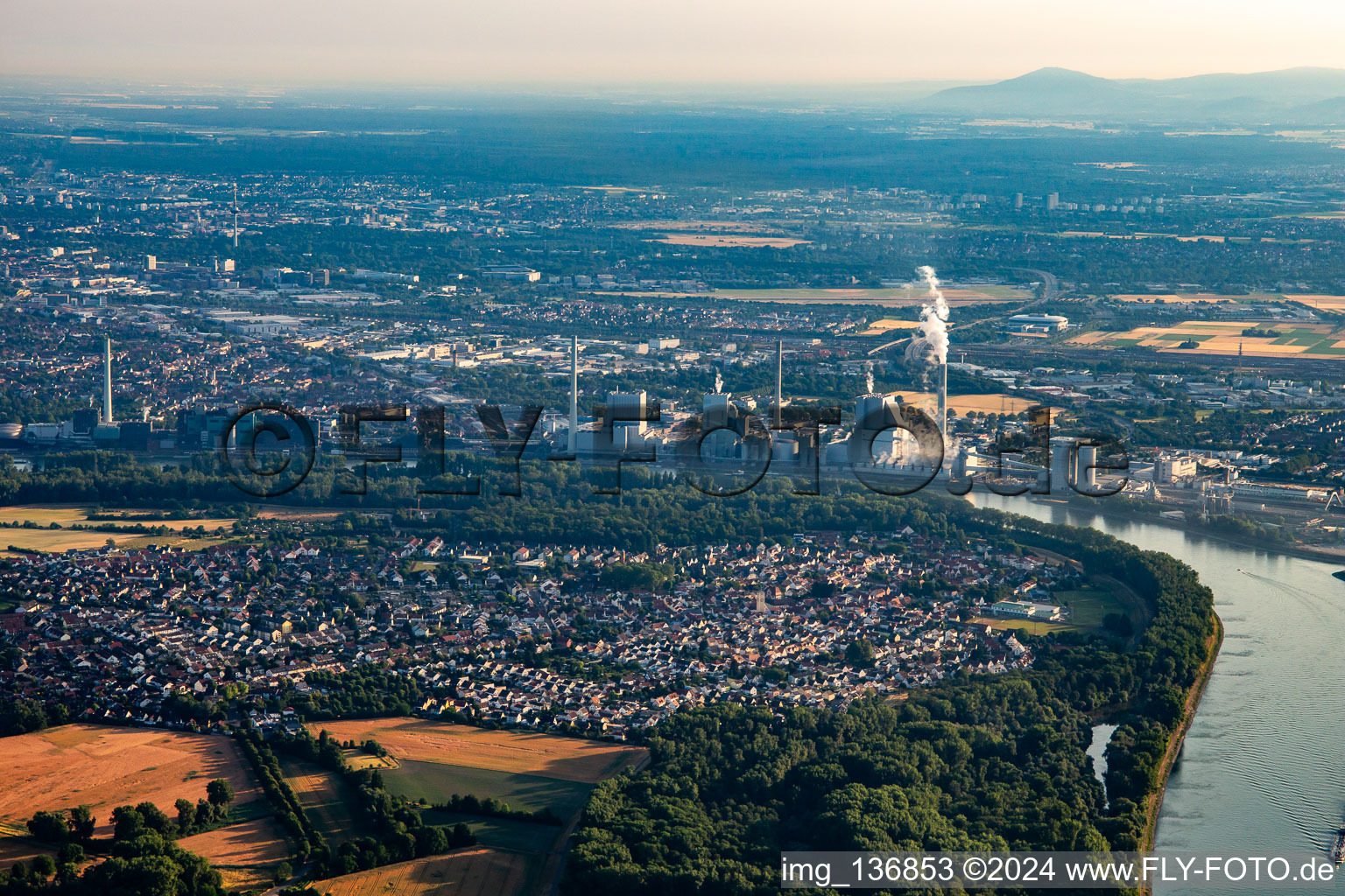 Vue aérienne de Devant le décor du GKM à Altrip dans le département Rhénanie-Palatinat, Allemagne