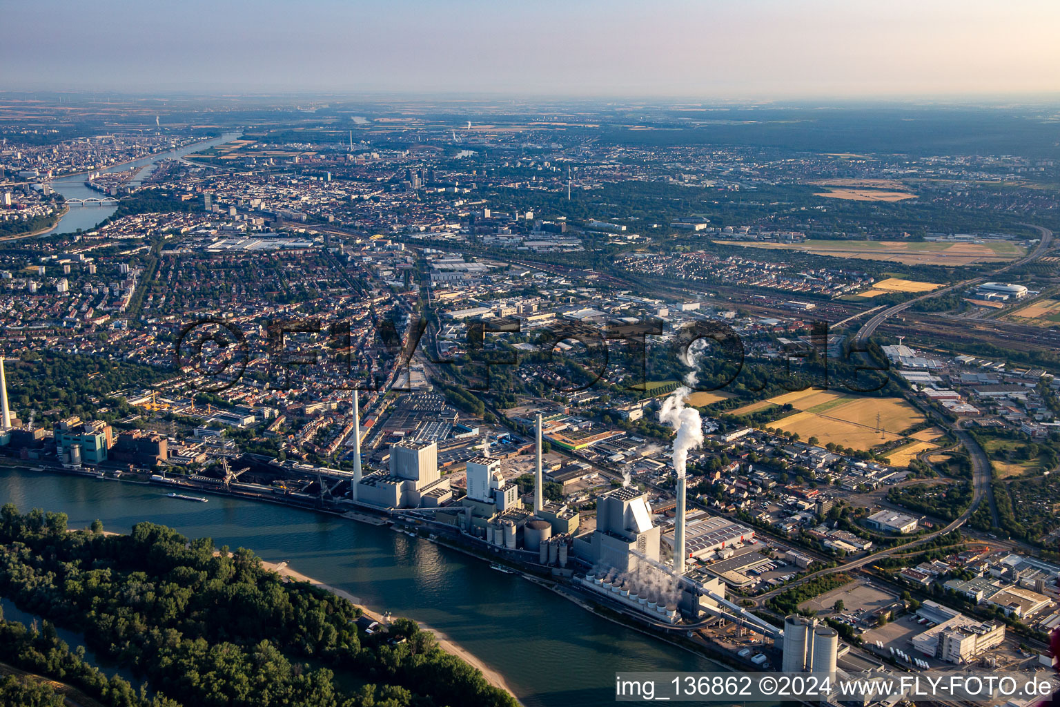 Vue aérienne de Derrière le GKM à le quartier Neckarau in Mannheim dans le département Bade-Wurtemberg, Allemagne