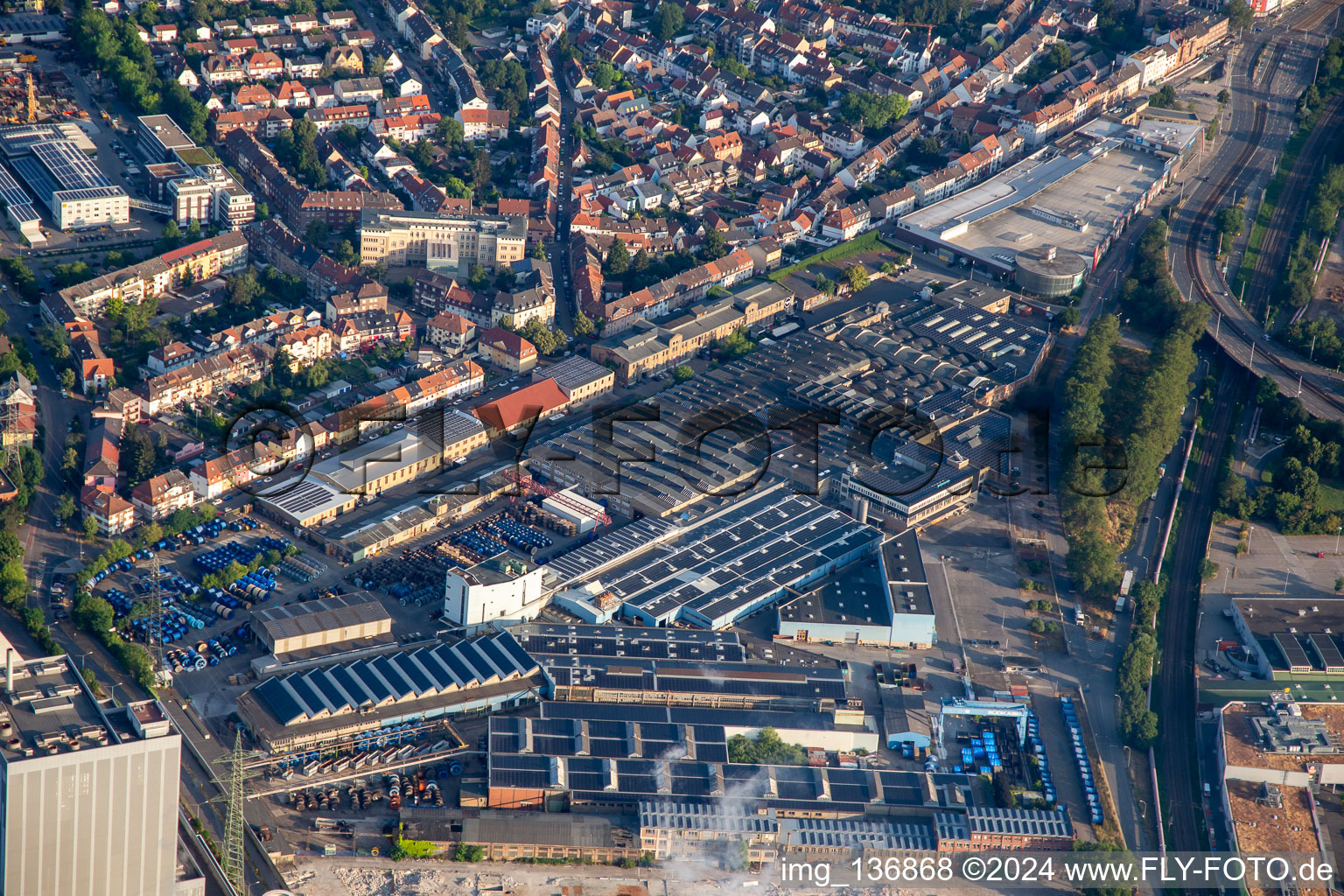 Vue aérienne de Ancienne fabrique de cordes à le quartier Neckarau in Mannheim dans le département Bade-Wurtemberg, Allemagne