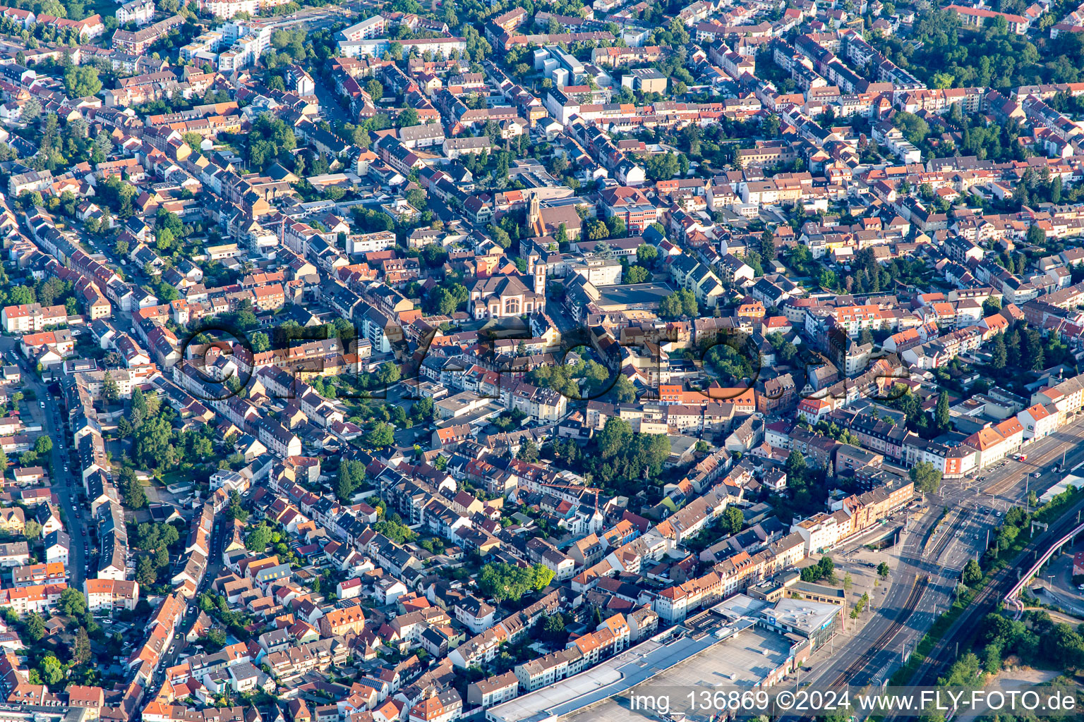 Vue aérienne de Luisenstr à le quartier Rheinau in Mannheim dans le département Bade-Wurtemberg, Allemagne