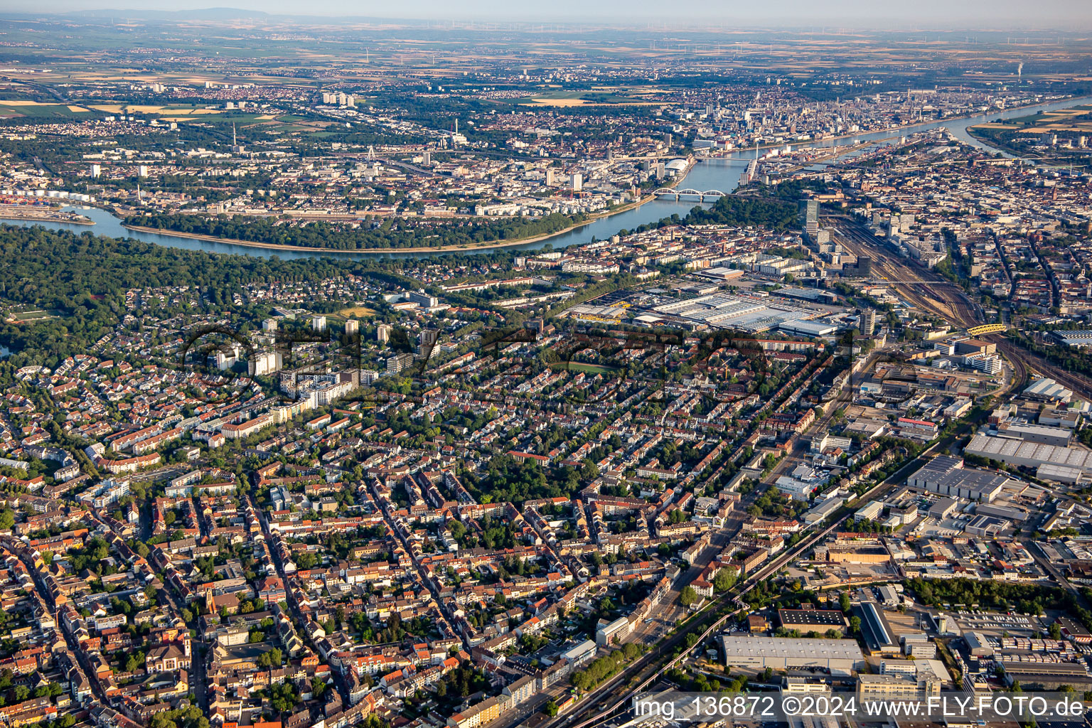 Vue aérienne de Du sud à le quartier Almenhof in Mannheim dans le département Bade-Wurtemberg, Allemagne