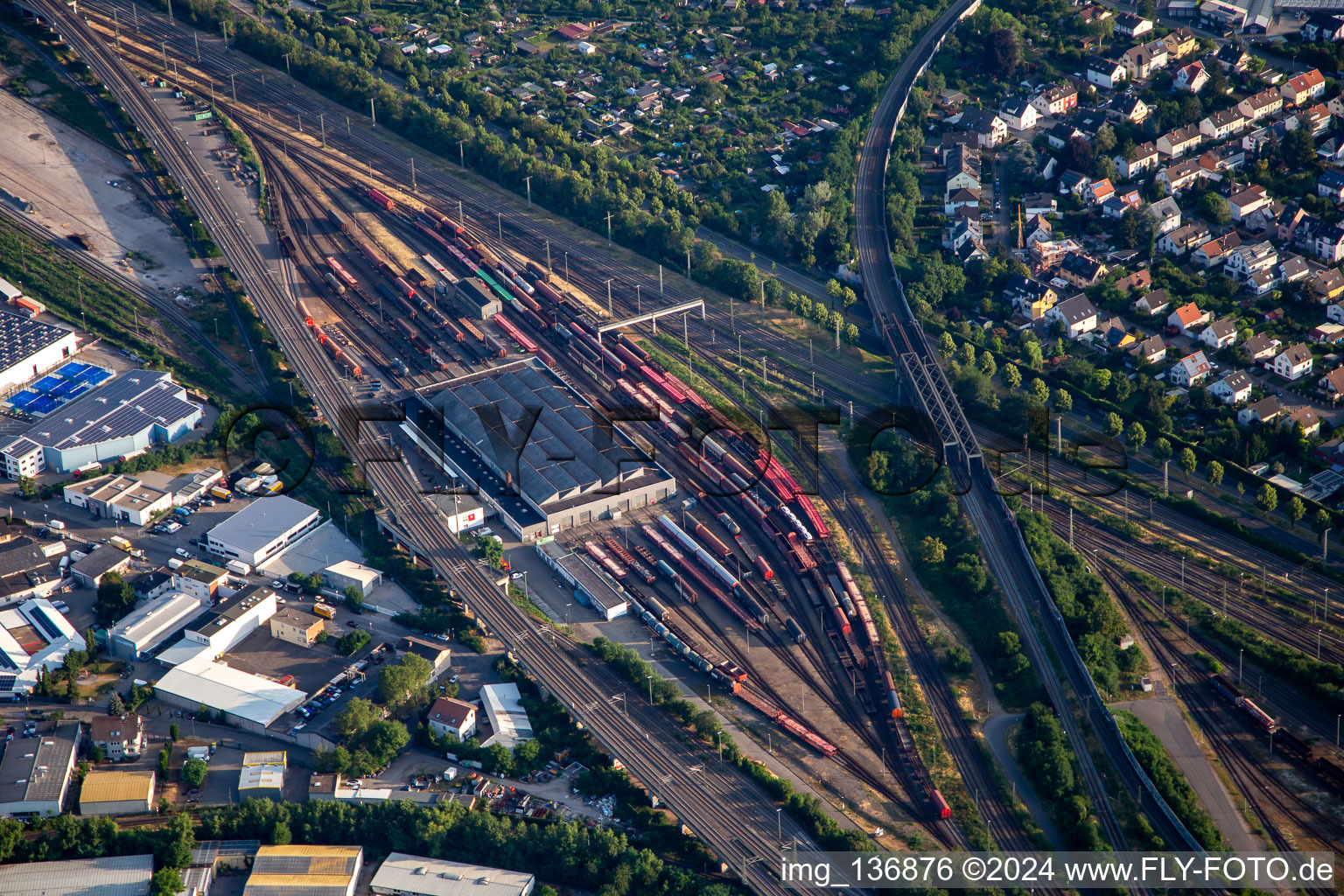 Vue aérienne de Dépôt ferroviaire DB Cargo Mannheim à le quartier Neckarau in Mannheim dans le département Bade-Wurtemberg, Allemagne