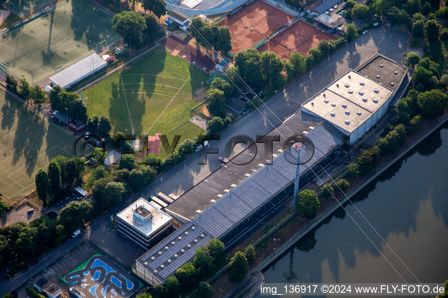 Vue aérienne de Centre de formation SAW Rhin-Neckar Im Pfeifferswörth à le quartier Neckarstadt-Ost in Mannheim dans le département Bade-Wurtemberg, Allemagne