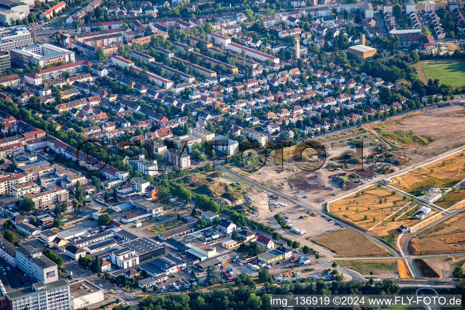 Vue aérienne de Wachenheimerstr. à le quartier Käfertal in Mannheim dans le département Bade-Wurtemberg, Allemagne