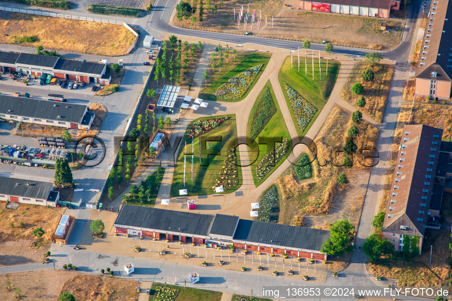 Vue oblique de Espace d'accueil du Parc Spinelli du Salon Fédéral des Jardins Mannheim BUGA 2023 à le quartier Feudenheim in Mannheim dans le département Bade-Wurtemberg, Allemagne