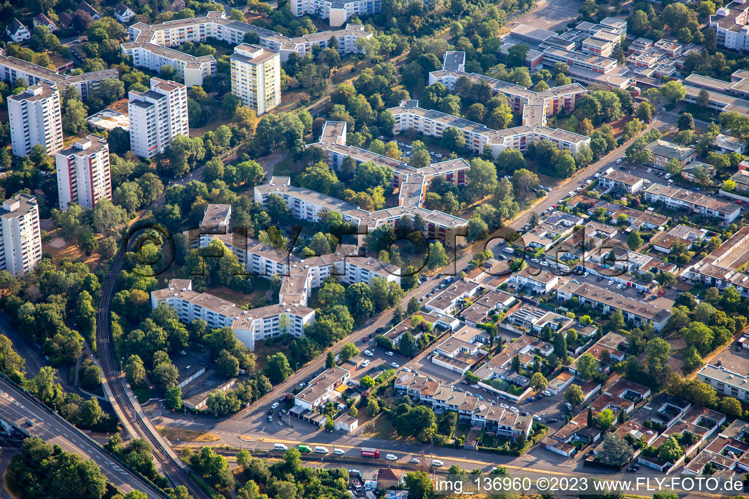Vue aérienne de Voie de Potsdam à le quartier Vogelstang in Mannheim dans le département Bade-Wurtemberg, Allemagne