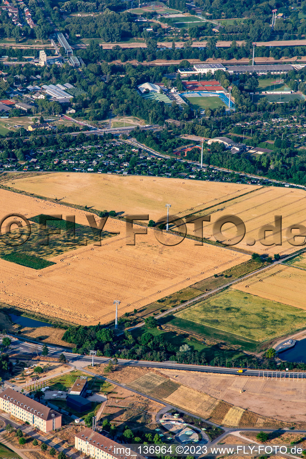 Vue aérienne de Téléphérique de Spinelli au parc Luisen du Salon fédéral des jardins Mannheim BUGA 2023 à le quartier Feudenheim in Mannheim dans le département Bade-Wurtemberg, Allemagne