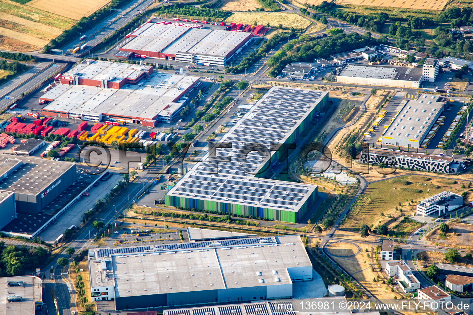 Vue aérienne de Daimler Truck AG, centre de compétences pour une mobilité sans émissions et Seifert Automotive Logistics GmbH à le quartier Vogelstang in Mannheim dans le département Bade-Wurtemberg, Allemagne