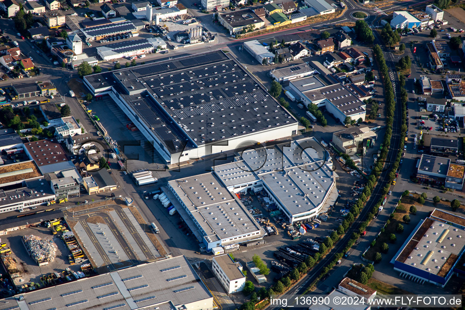 Vue aérienne de Zone industrielle Lilienthalstr à Viernheim dans le département Hesse, Allemagne