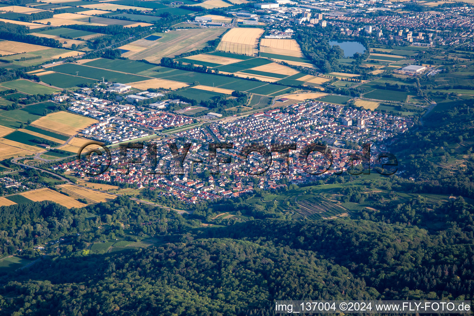 Vue aérienne de Du sud-est à Laudenbach dans le département Bade-Wurtemberg, Allemagne