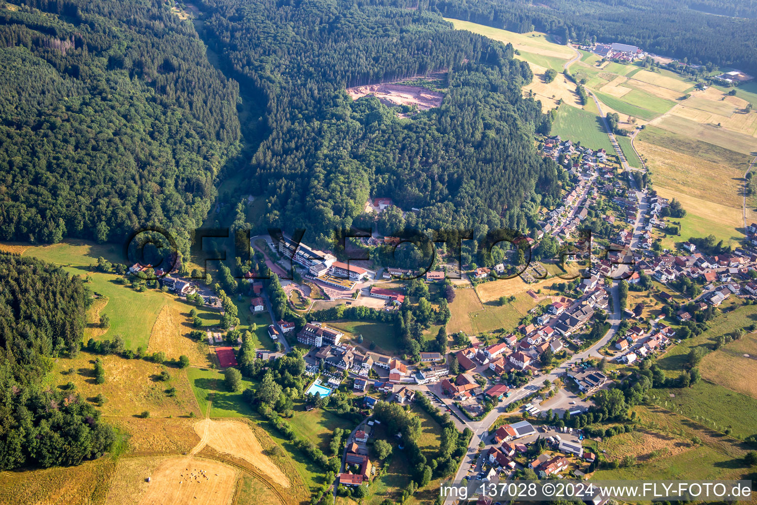 Vue aérienne de Du sud à Grasellenbach dans le département Hesse, Allemagne