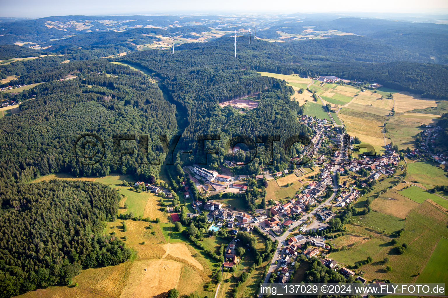 Vue aérienne de Du sud à Grasellenbach dans le département Hesse, Allemagne