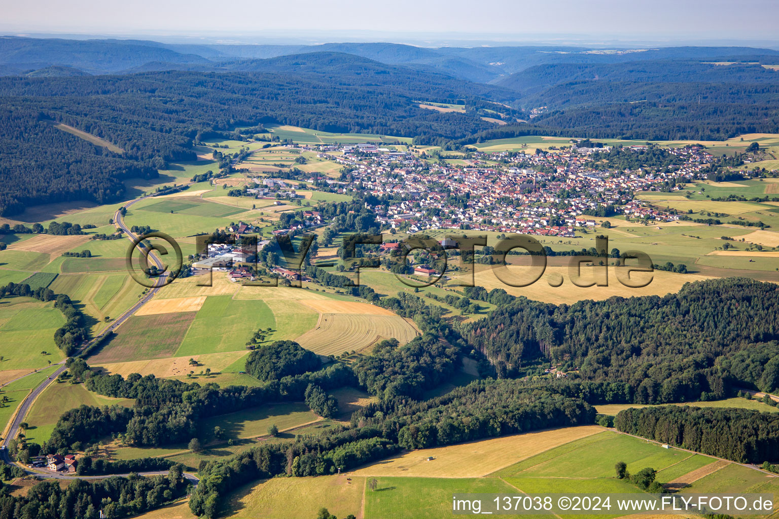 Quartier Beerfelden in Oberzent dans le département Hesse, Allemagne du point de vue du drone