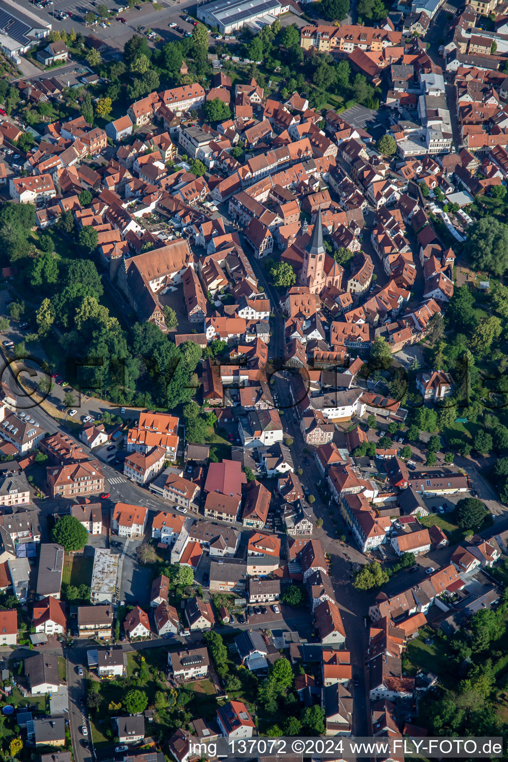 Vue aérienne de Vieille ville historique Braunstraße depuis S0 à Michelstadt dans le département Hesse, Allemagne