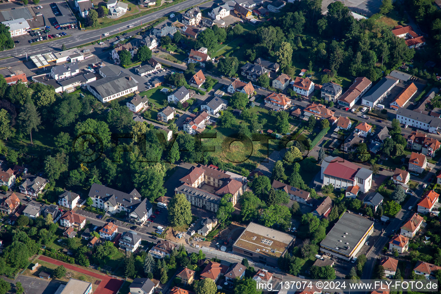 Vue aérienne de Administration municipale Michelstadt à Michelstadt dans le département Hesse, Allemagne