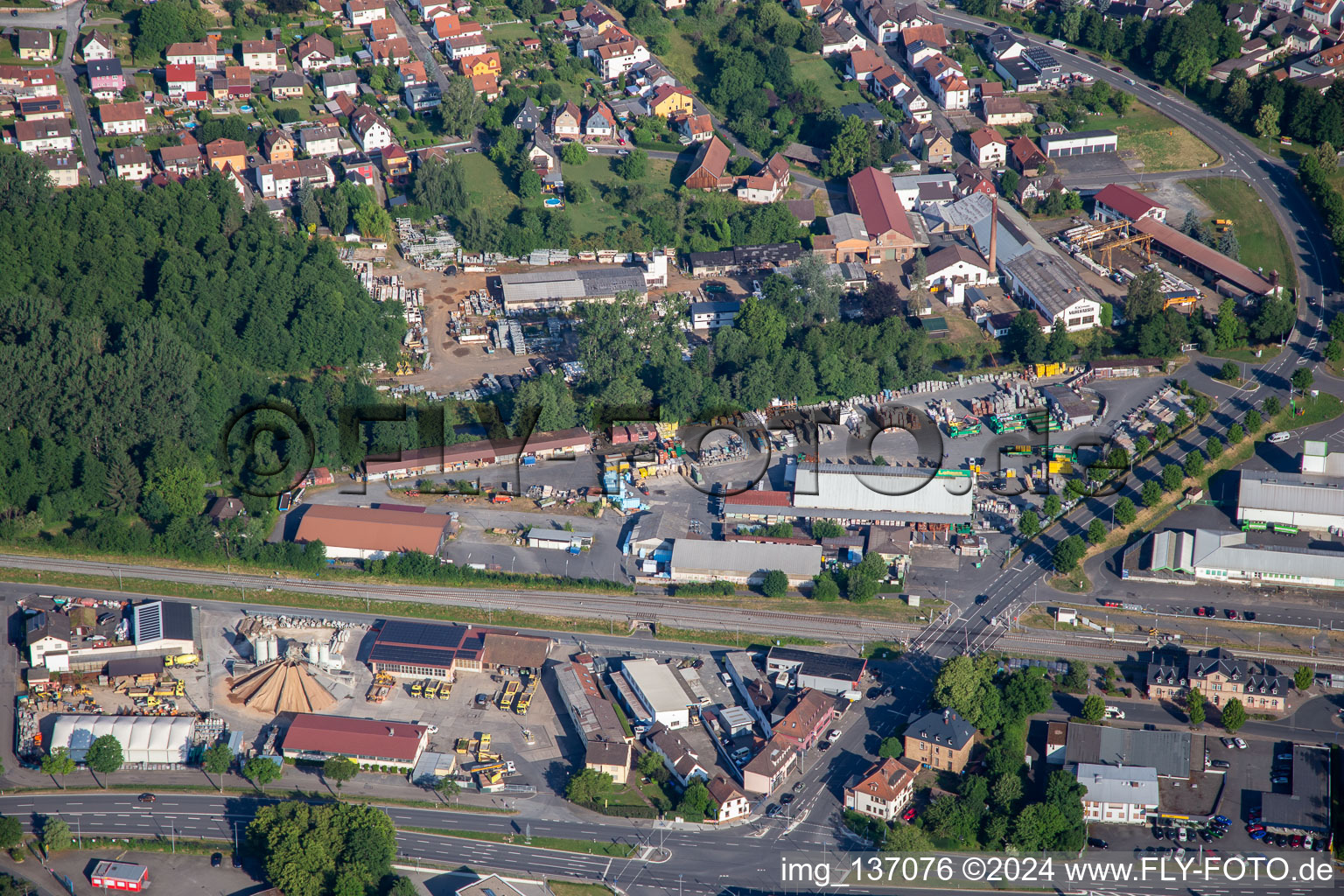 Vue aérienne de Lohnes GmbH & Co. KG, marché Raiffeisen Michelstadt à le quartier Steinbach in Michelstadt dans le département Hesse, Allemagne