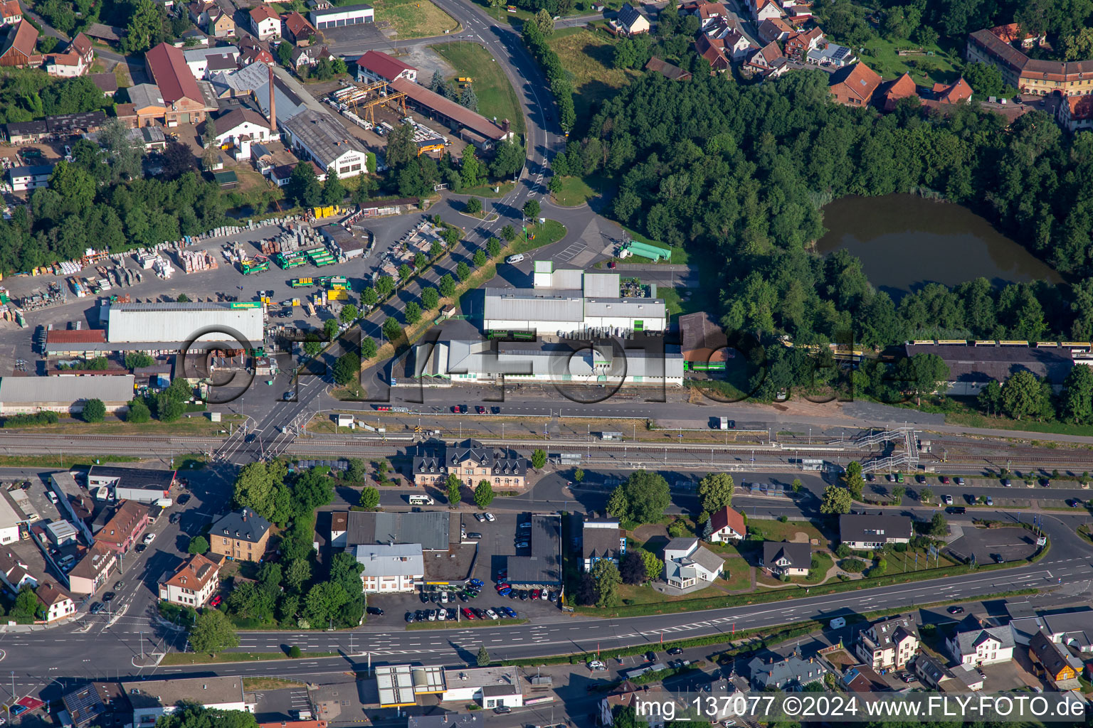 Vue aérienne de Lohnes GmbH & Co. KG, marché Raiffeisen Michelstadt à le quartier Steinbach in Michelstadt dans le département Hesse, Allemagne