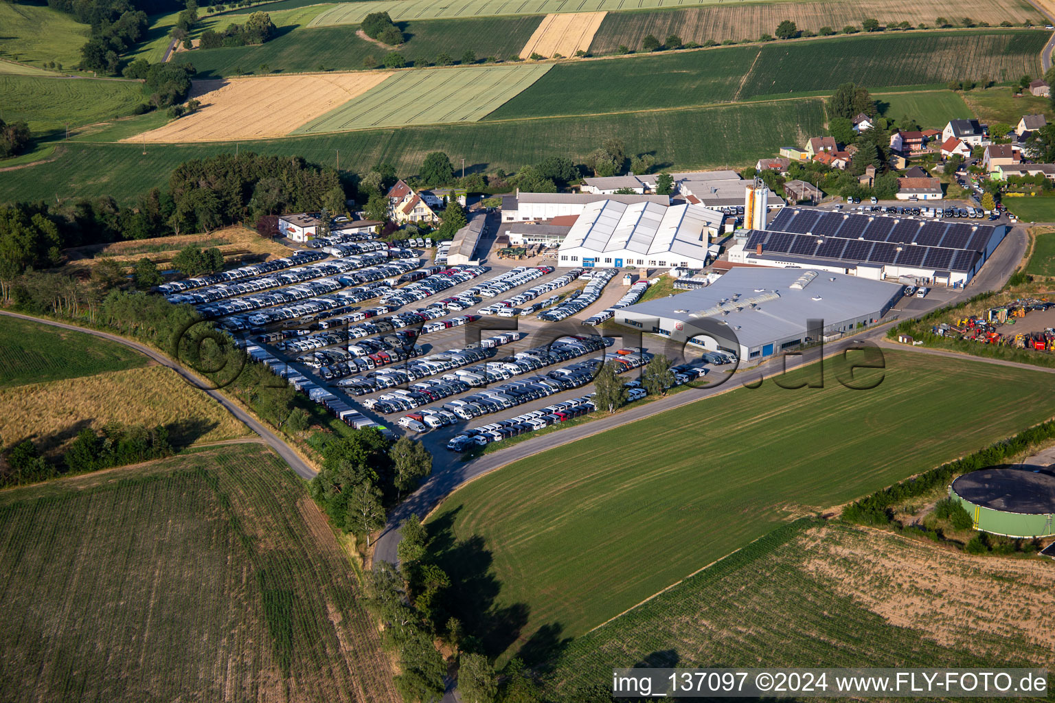 Vue aérienne de Production en ligne H à le quartier Vielbrunn in Michelstadt dans le département Hesse, Allemagne