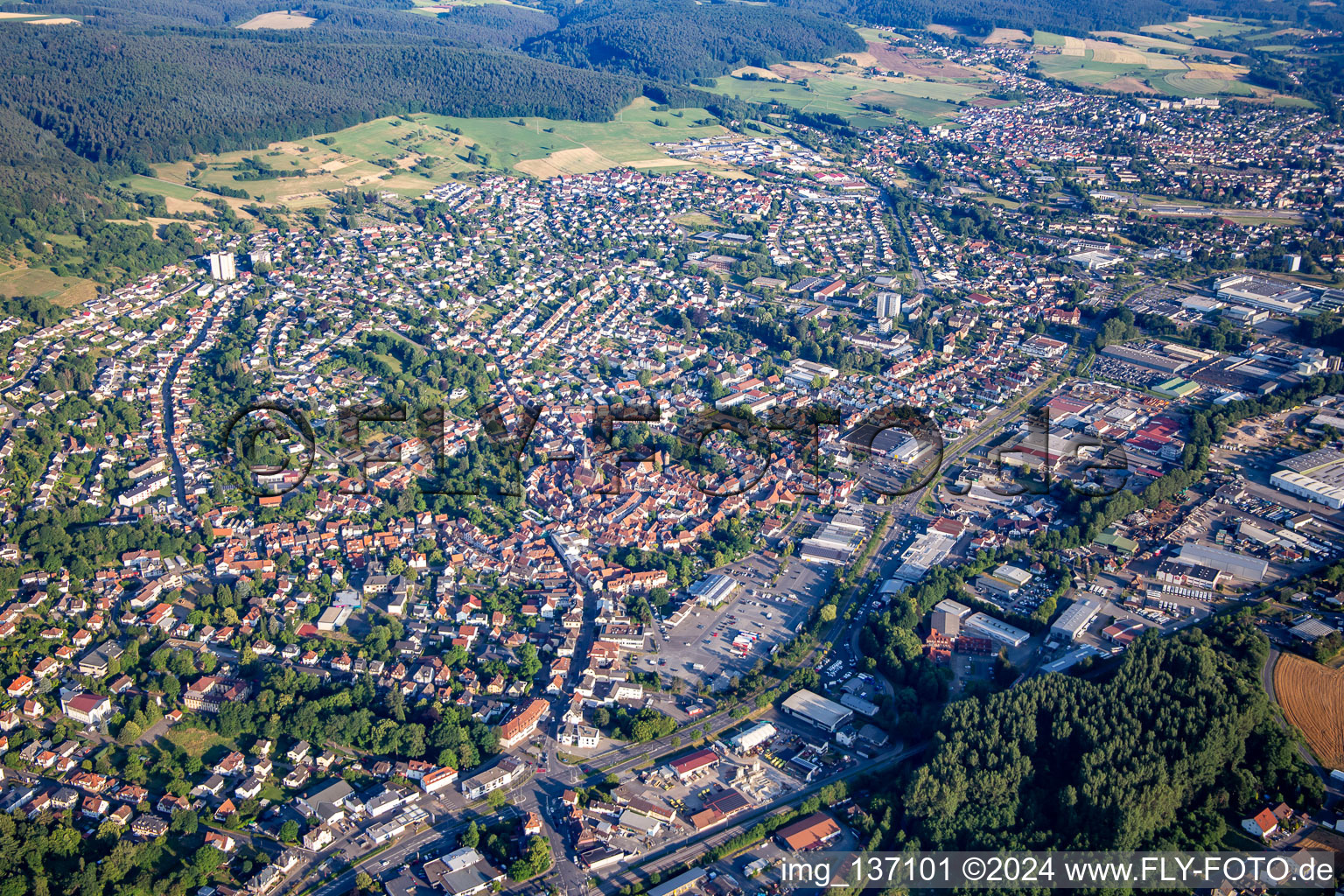 Vue aérienne de Du nord-est à le quartier Stockheim in Michelstadt dans le département Hesse, Allemagne