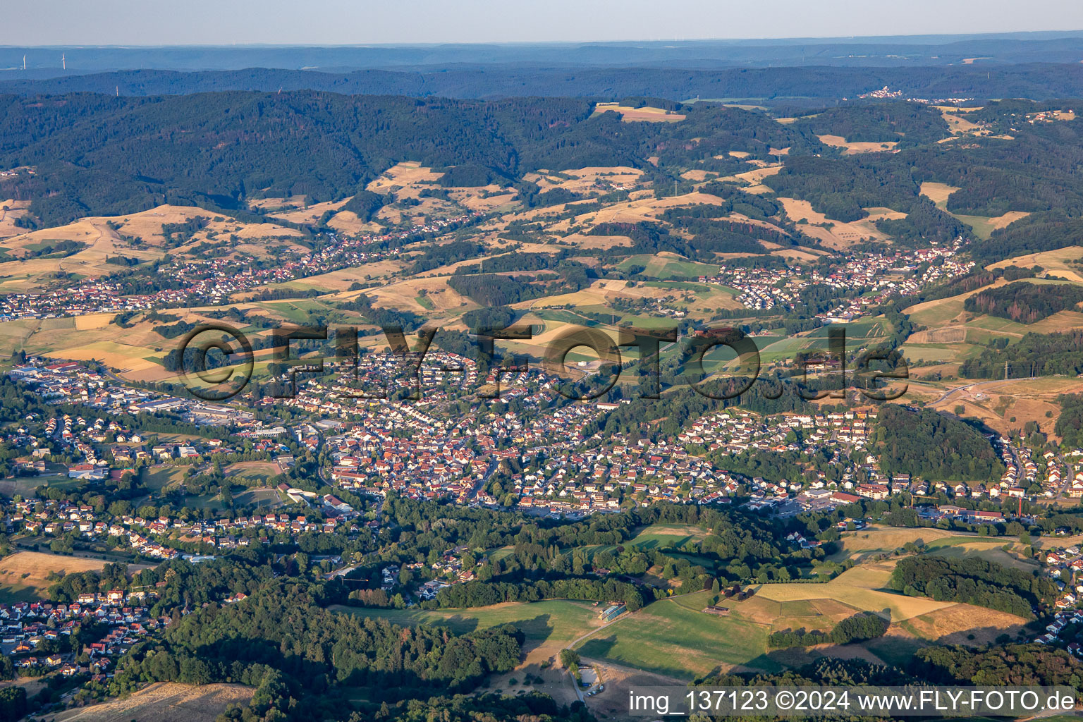 Vue aérienne de De l'ouest à Mörlenbach dans le département Hesse, Allemagne