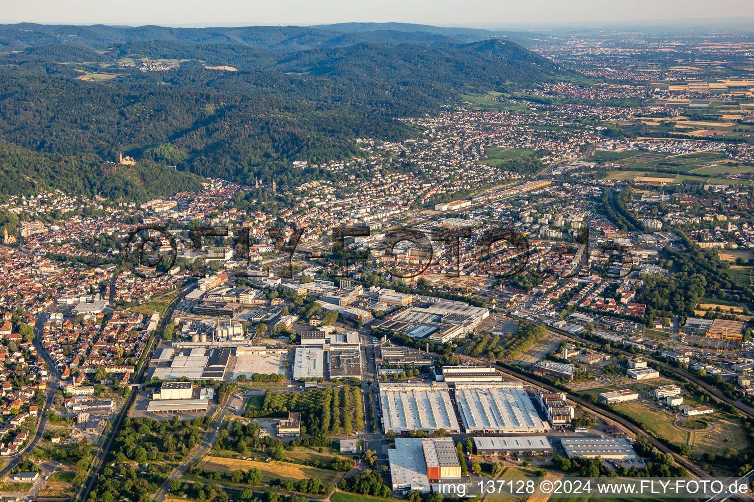 Vue aérienne de Du nord à Weinheim dans le département Bade-Wurtemberg, Allemagne