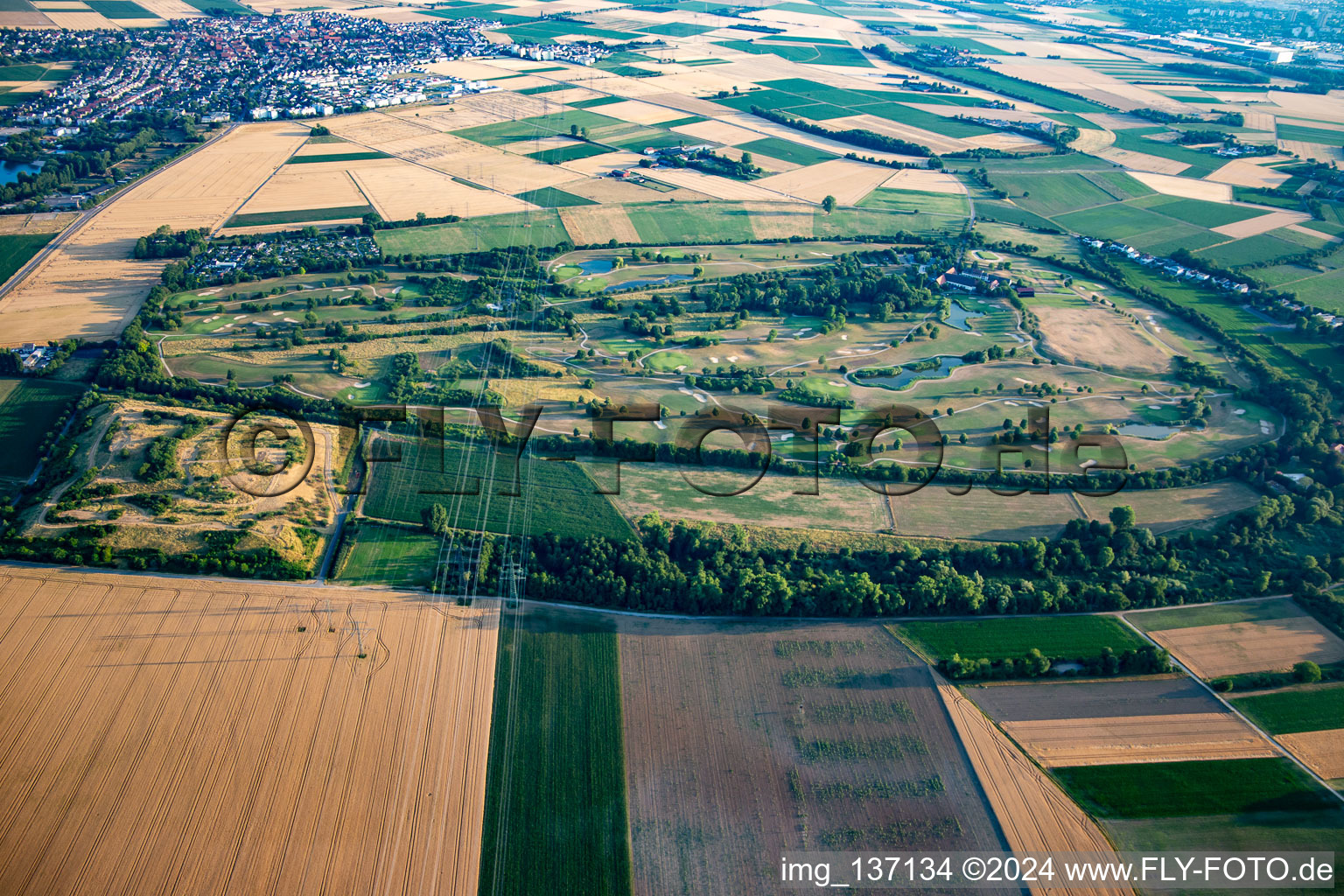 Vue d'oiseau de Terrain de golf Heddesheim Gut Neuzenhof à Heddesheim dans le département Bade-Wurtemberg, Allemagne