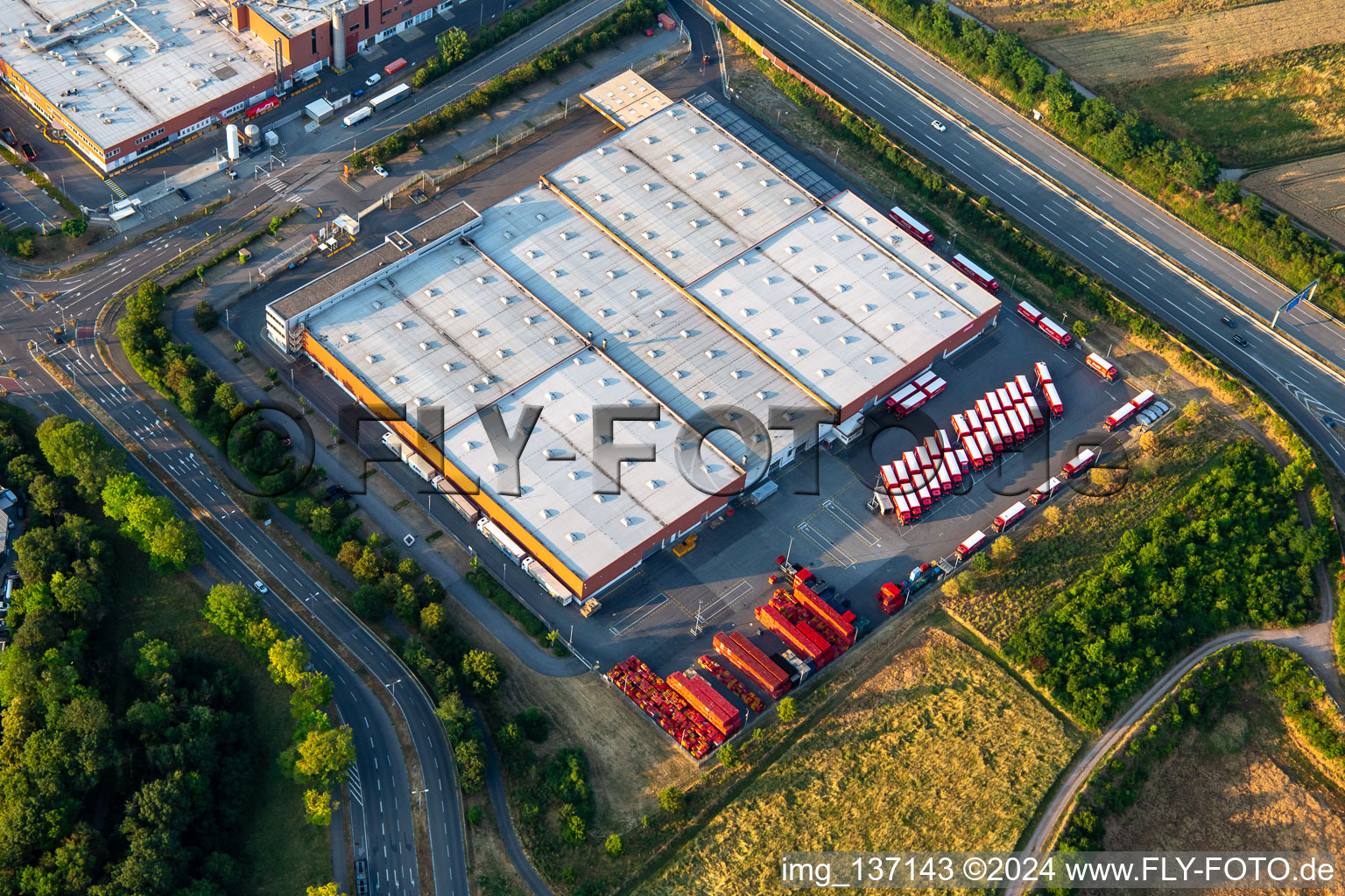 Vue aérienne de Coca-Cola Europacific Partners Deutschland GmbH, emplacement Mannheim à le quartier Vogelstang in Mannheim dans le département Bade-Wurtemberg, Allemagne