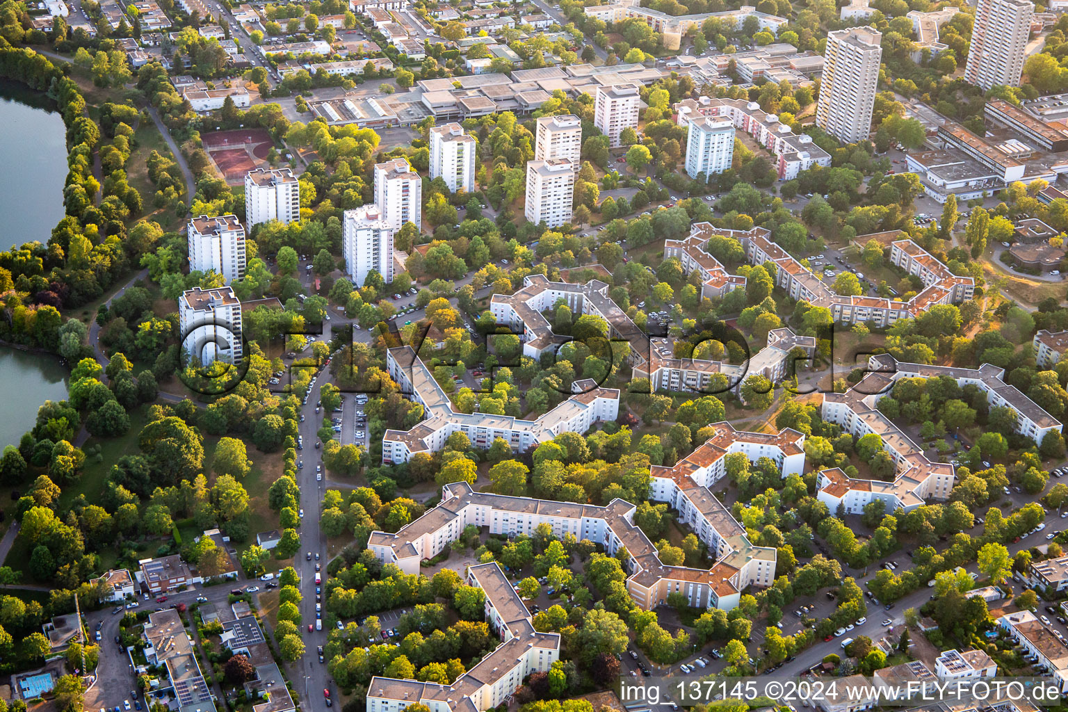 Vue aérienne de Sachsenstr à le quartier Vogelstang in Mannheim dans le département Bade-Wurtemberg, Allemagne