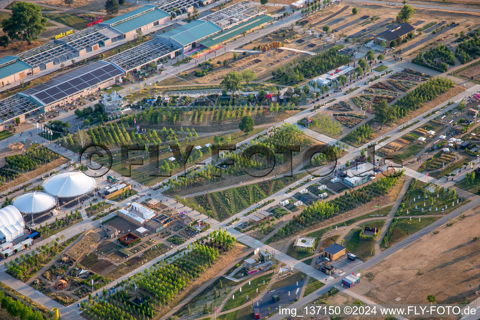 Vue aérienne de TERRAIN EXPÉRIMENTAL dans le Parc Spinelli du Salon Fédéral des Jardins Mannheim BUGA 2023 à le quartier Feudenheim in Mannheim dans le département Bade-Wurtemberg, Allemagne