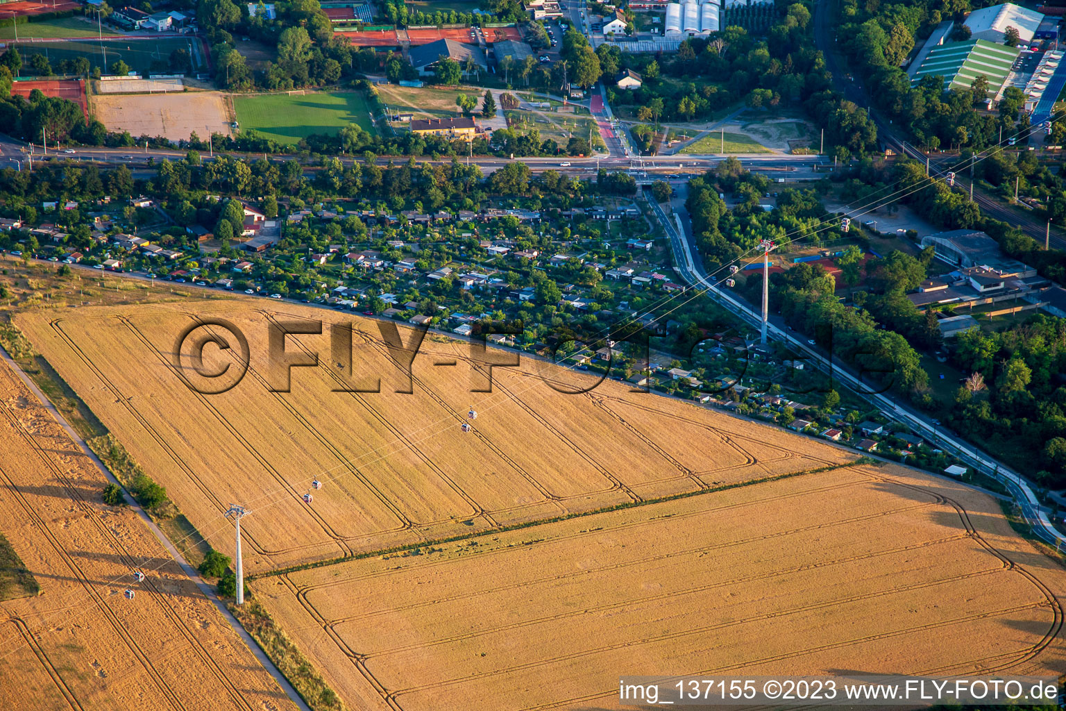 Photographie aérienne de Téléphérique de Spinelli au parc Luisen du Salon fédéral des jardins Mannheim BUGA 2023 à le quartier Feudenheim in Mannheim dans le département Bade-Wurtemberg, Allemagne