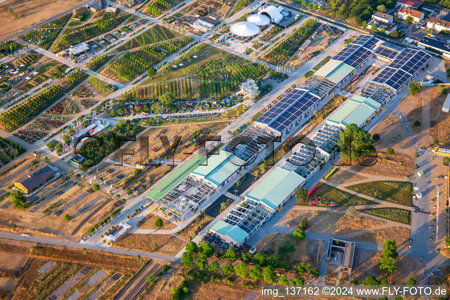 Vue aérienne de TERRAIN EXPÉRIMENTAL dans le Parc Spinelli du Salon Fédéral des Jardins Mannheim BUGA 2023 à le quartier Feudenheim in Mannheim dans le département Bade-Wurtemberg, Allemagne