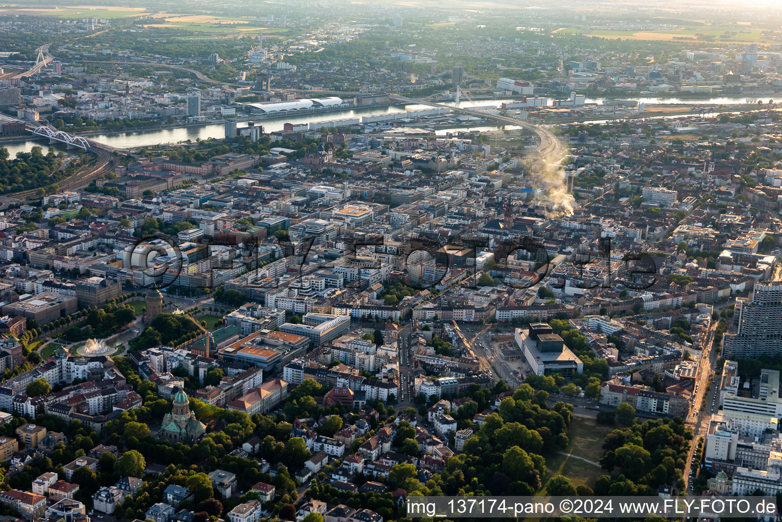 Vue aérienne de Ville de places de l'est à le quartier Innenstadt in Mannheim dans le département Bade-Wurtemberg, Allemagne