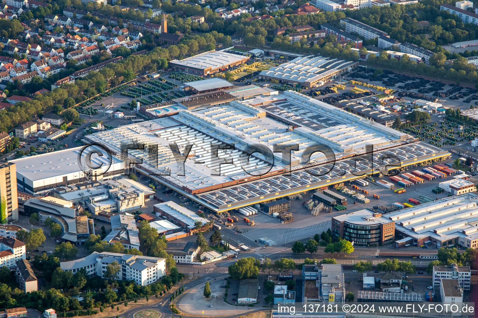 Vue aérienne de John Deere GmbH & Co KG du nord-est à le quartier Lindenhof in Mannheim dans le département Bade-Wurtemberg, Allemagne