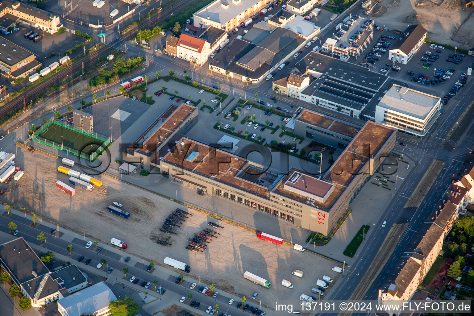 Vue aérienne de Service d'incendie Mannheim - Caserne de pompiers principale à le quartier Almenhof in Mannheim dans le département Bade-Wurtemberg, Allemagne