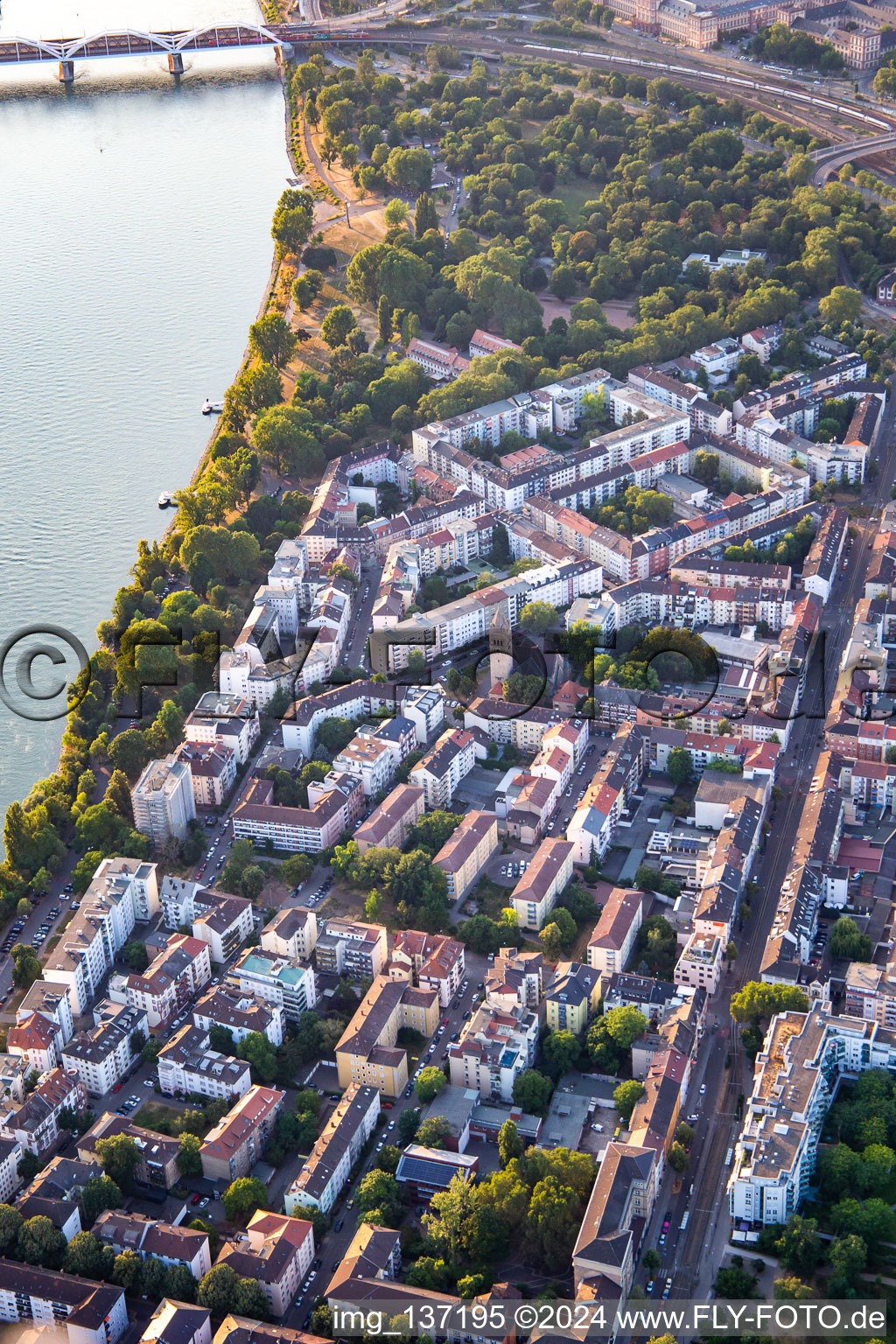 Vue d'oiseau de Quartier Lindenhof in Mannheim dans le département Bade-Wurtemberg, Allemagne