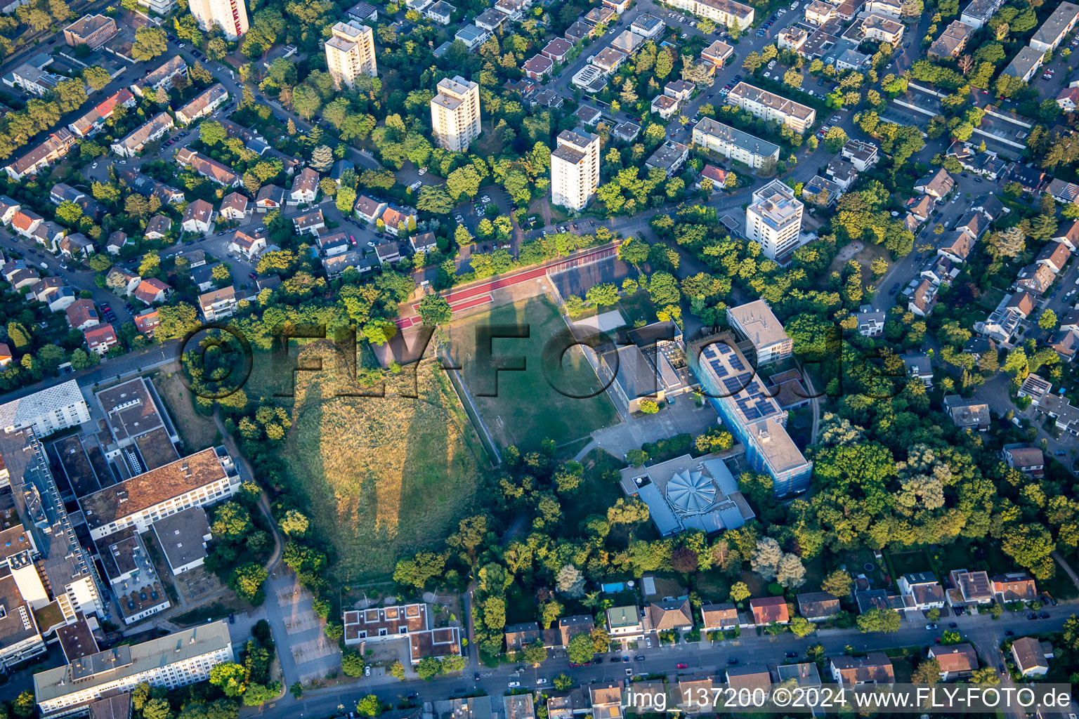 Vue aérienne de Lycée Moll à le quartier Niederfeld in Mannheim dans le département Bade-Wurtemberg, Allemagne