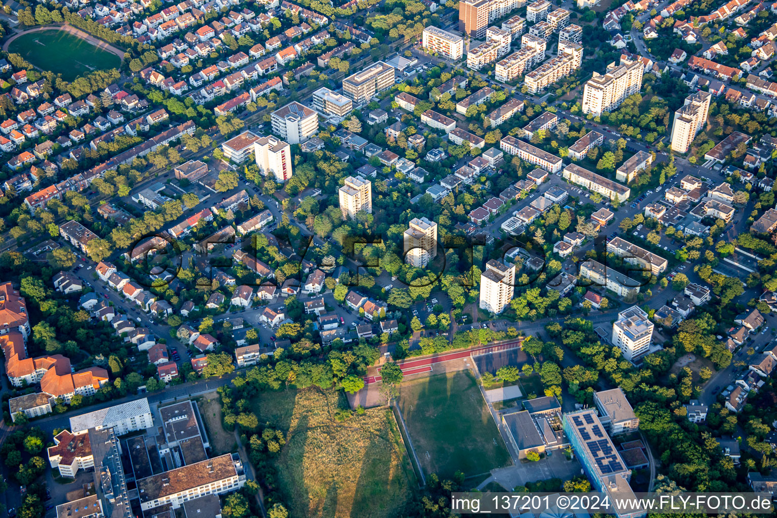 Vue aérienne de Feldbergstr à le quartier Niederfeld in Mannheim dans le département Bade-Wurtemberg, Allemagne