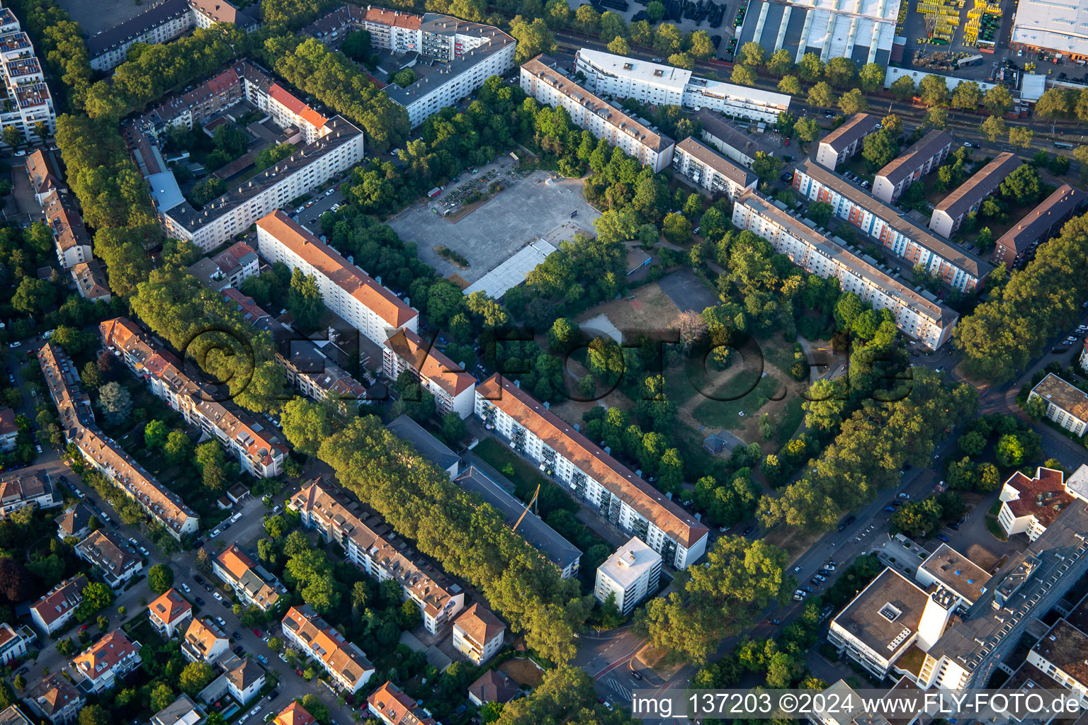 Vue aérienne de Pfalzplatz (ancien bunker souterrain) à le quartier Lindenhof in Mannheim dans le département Bade-Wurtemberg, Allemagne