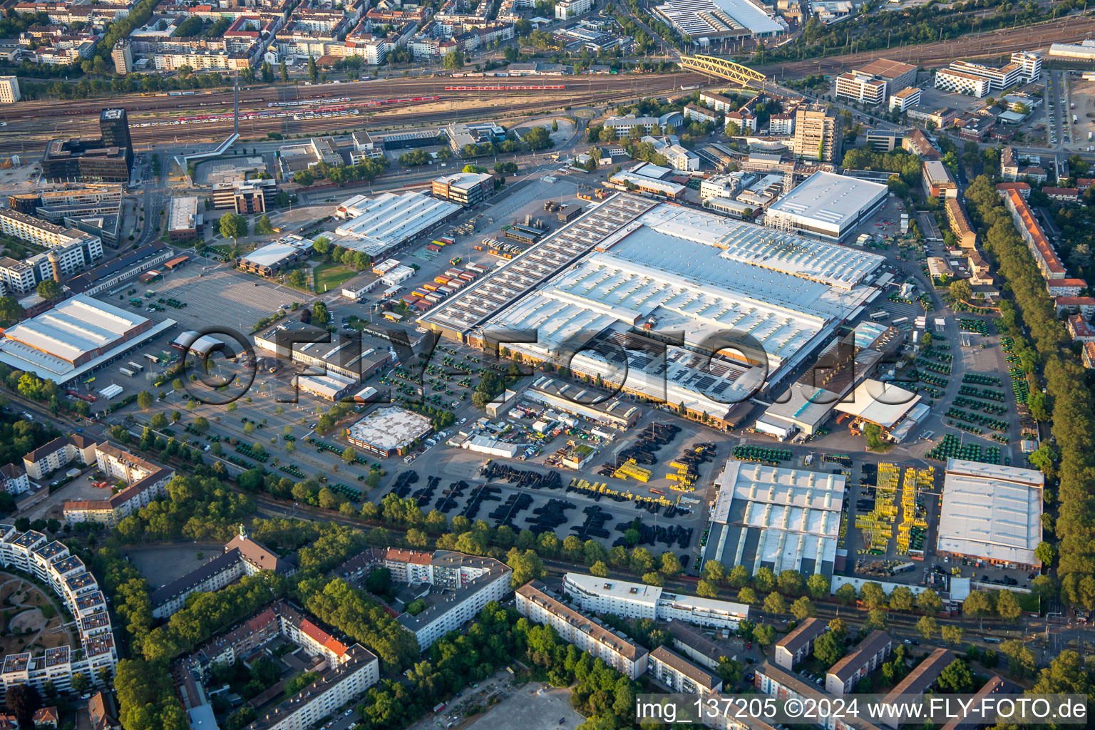 Vue aérienne de John Deere Lanzstr à le quartier Lindenhof in Mannheim dans le département Bade-Wurtemberg, Allemagne