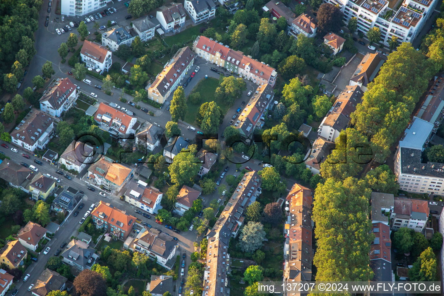 Vue aérienne de Place Kalmit à le quartier Lindenhof in Mannheim dans le département Bade-Wurtemberg, Allemagne