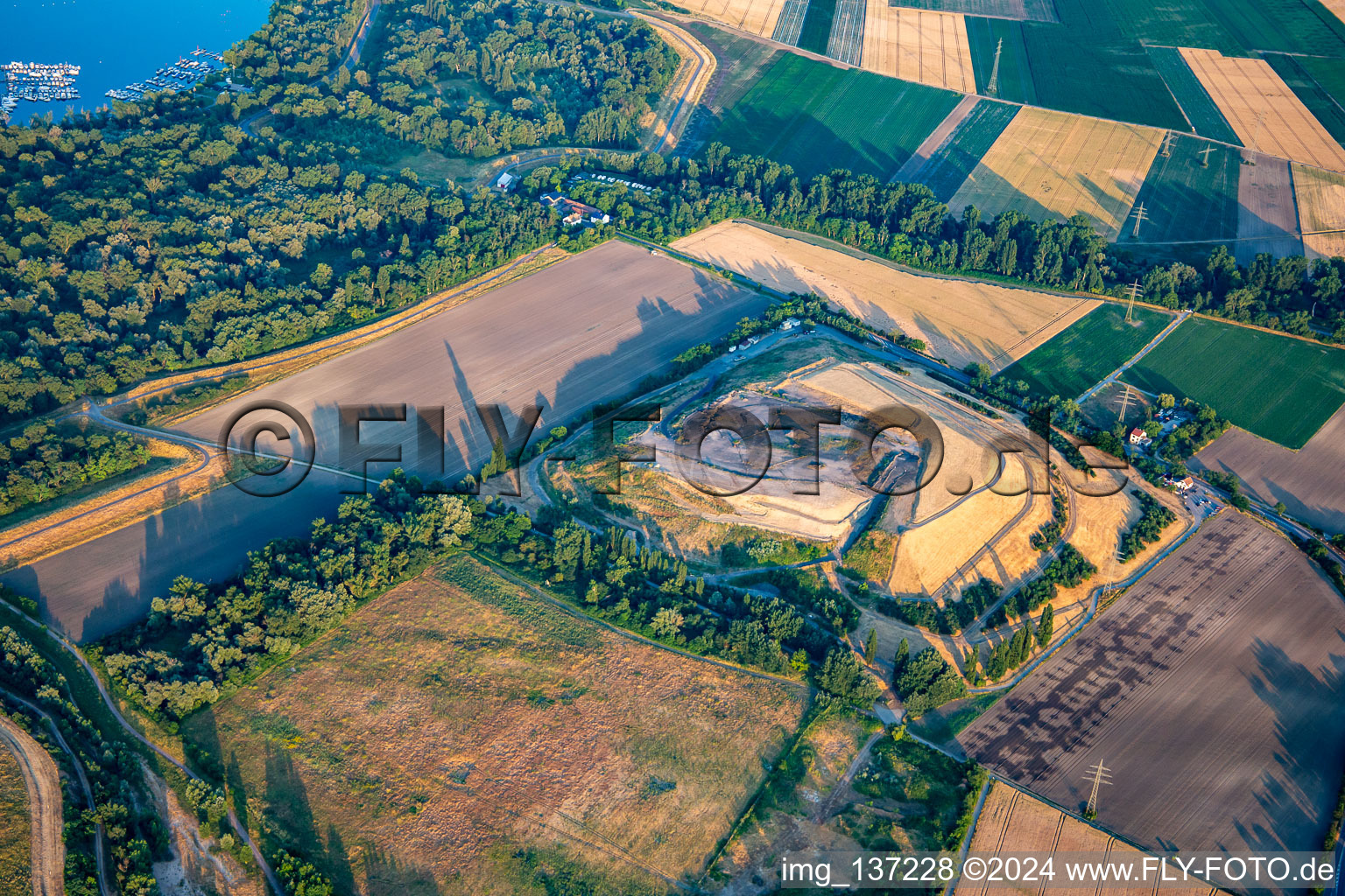 Vue aérienne de Décharge d'ABC Chemical Industries à le quartier Rheingönheim in Ludwigshafen am Rhein dans le département Rhénanie-Palatinat, Allemagne