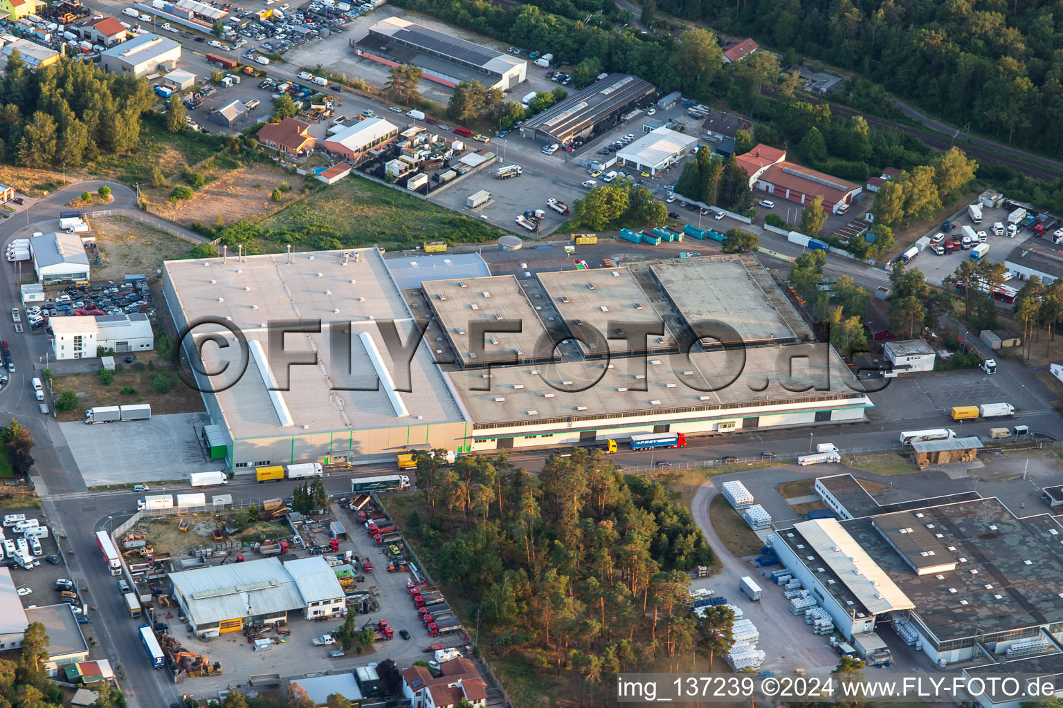 Vue aérienne de G. Staehle GmbH & Co. à Schifferstadt dans le département Rhénanie-Palatinat, Allemagne