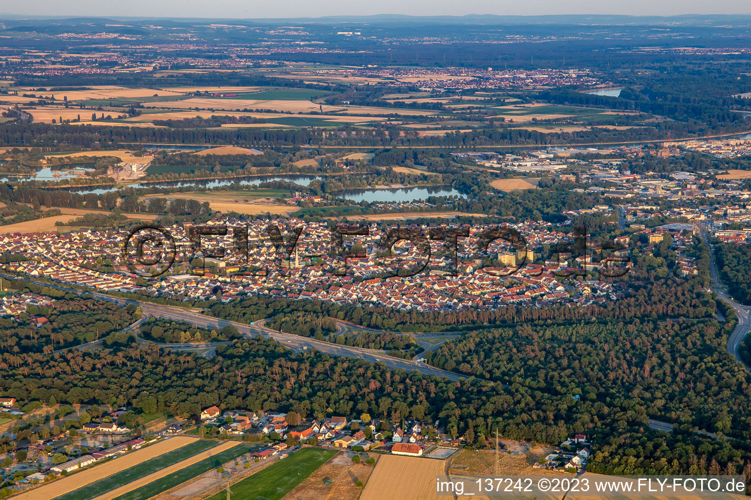 Vue aérienne de Du nord à l'ouest à Speyer dans le département Rhénanie-Palatinat, Allemagne