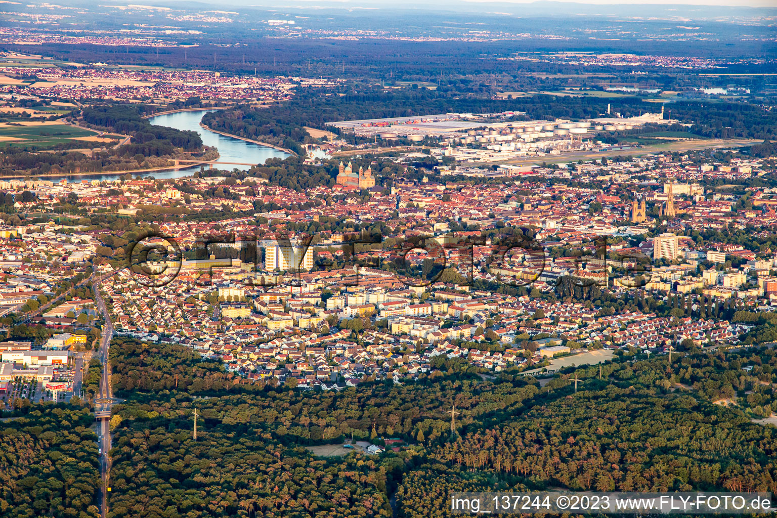 Vue aérienne de Du nord-ouest à Speyer dans le département Rhénanie-Palatinat, Allemagne