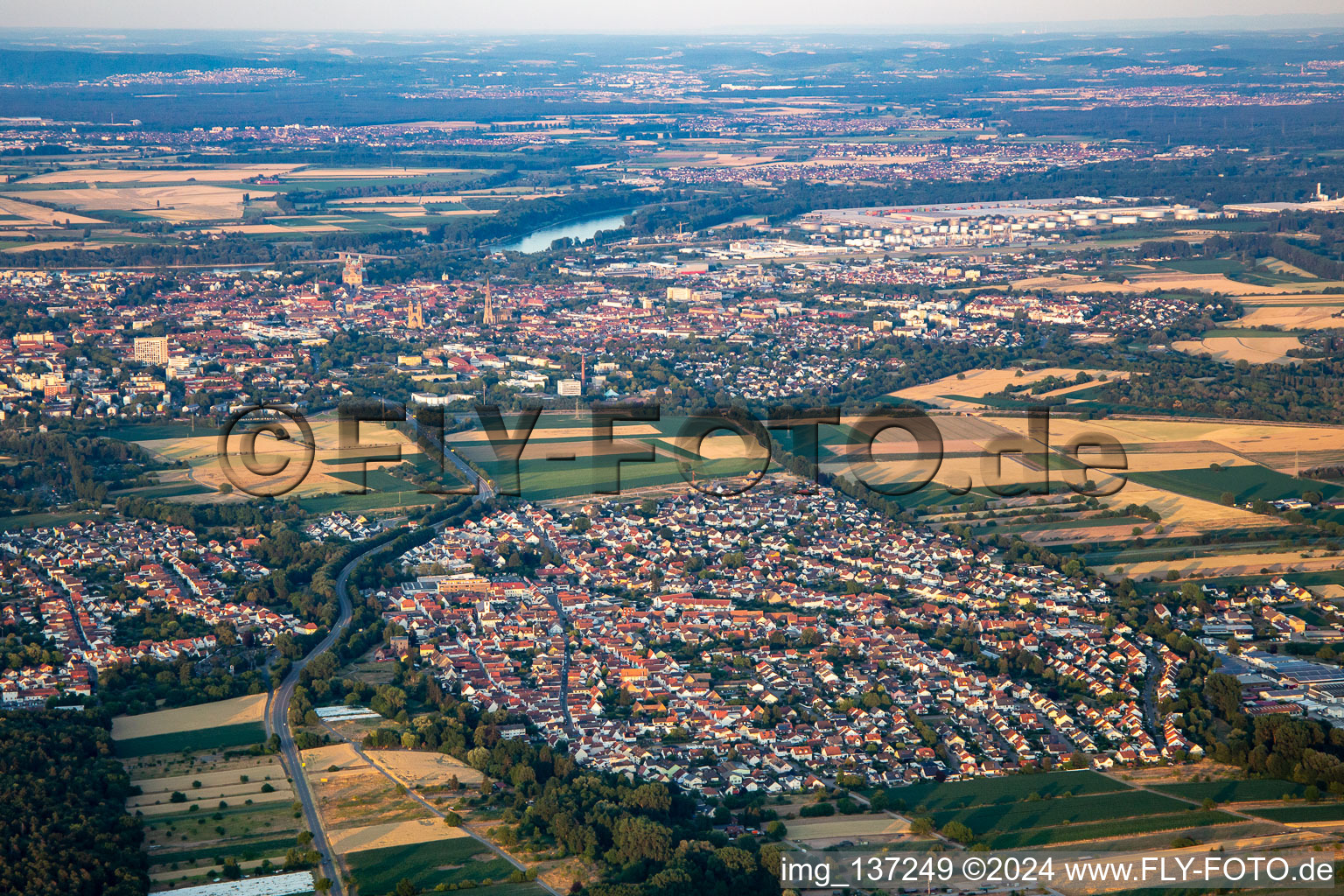 Vue aérienne de De l'ouest à Dudenhofen dans le département Rhénanie-Palatinat, Allemagne